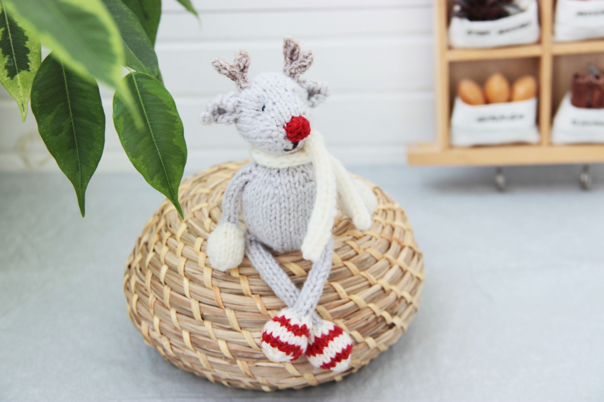 Christmas Deer Knitting Pattern: Reindeer Toy