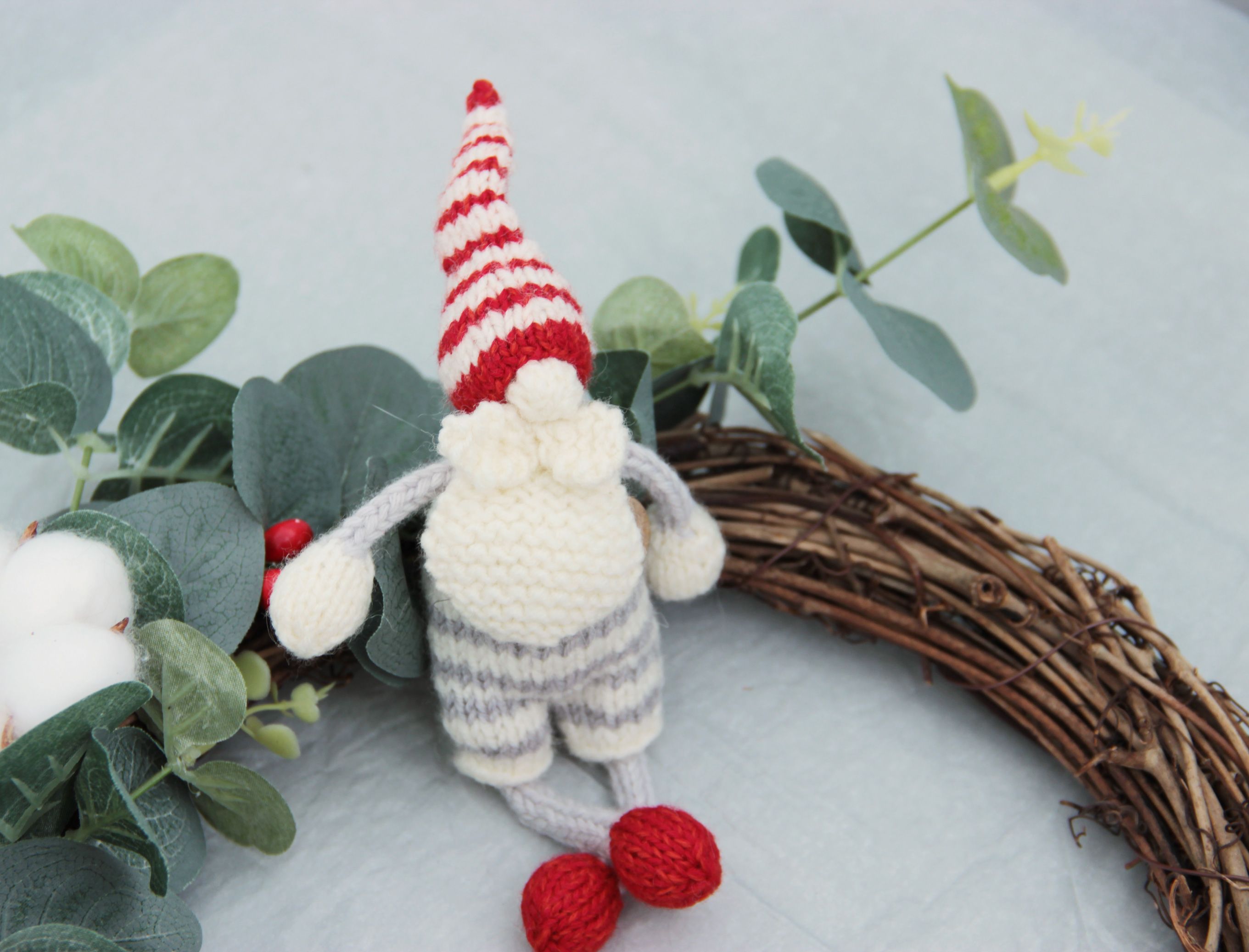 Christmas Gnome Knitting Pattern: Scandinavian Nisse Tomte Toy