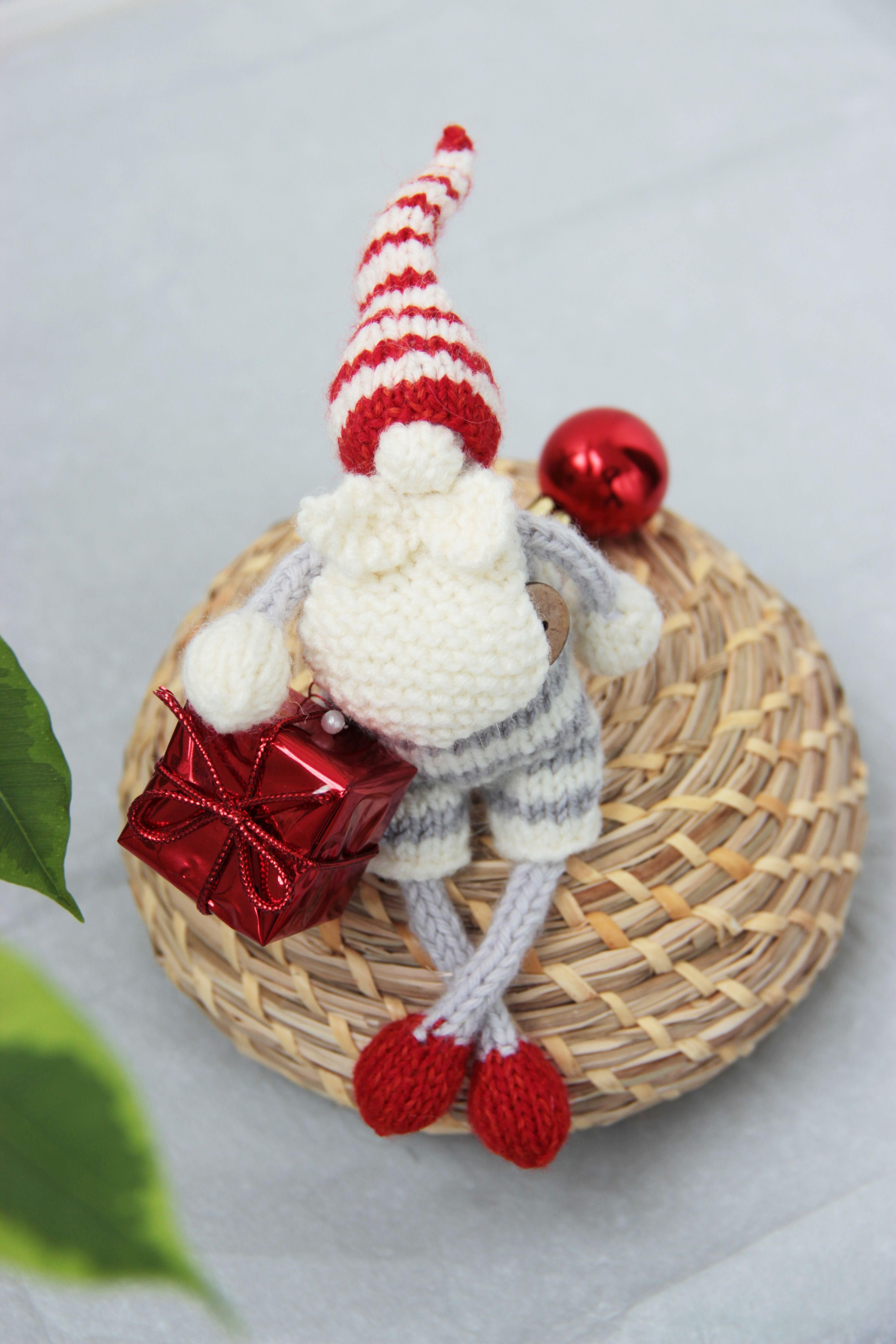 Christmas Gnome Knitting Pattern: Scandinavian Nisse Tomte Toy
