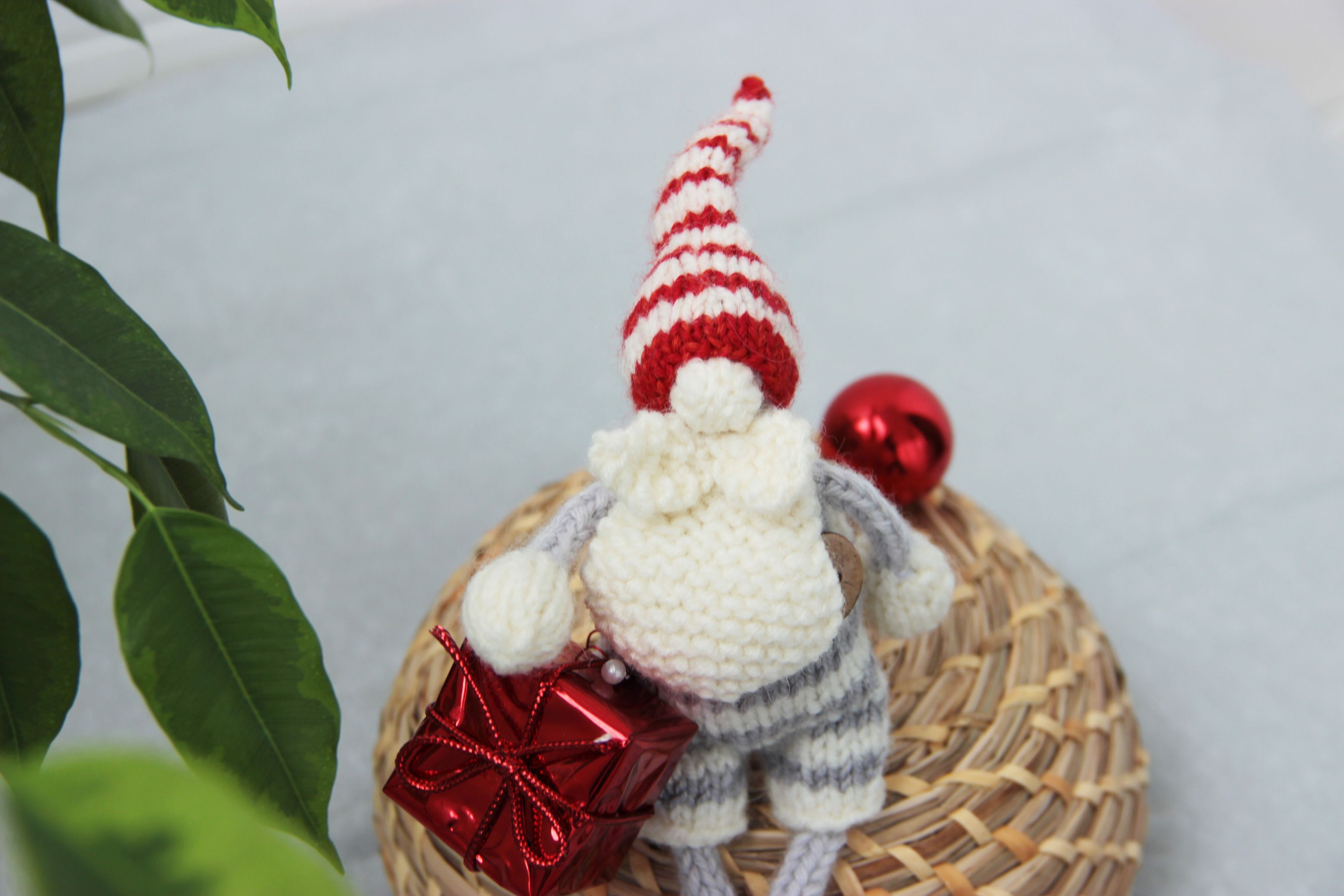 Christmas Gnome Knitting Pattern: Scandinavian Nisse Tomte Toy