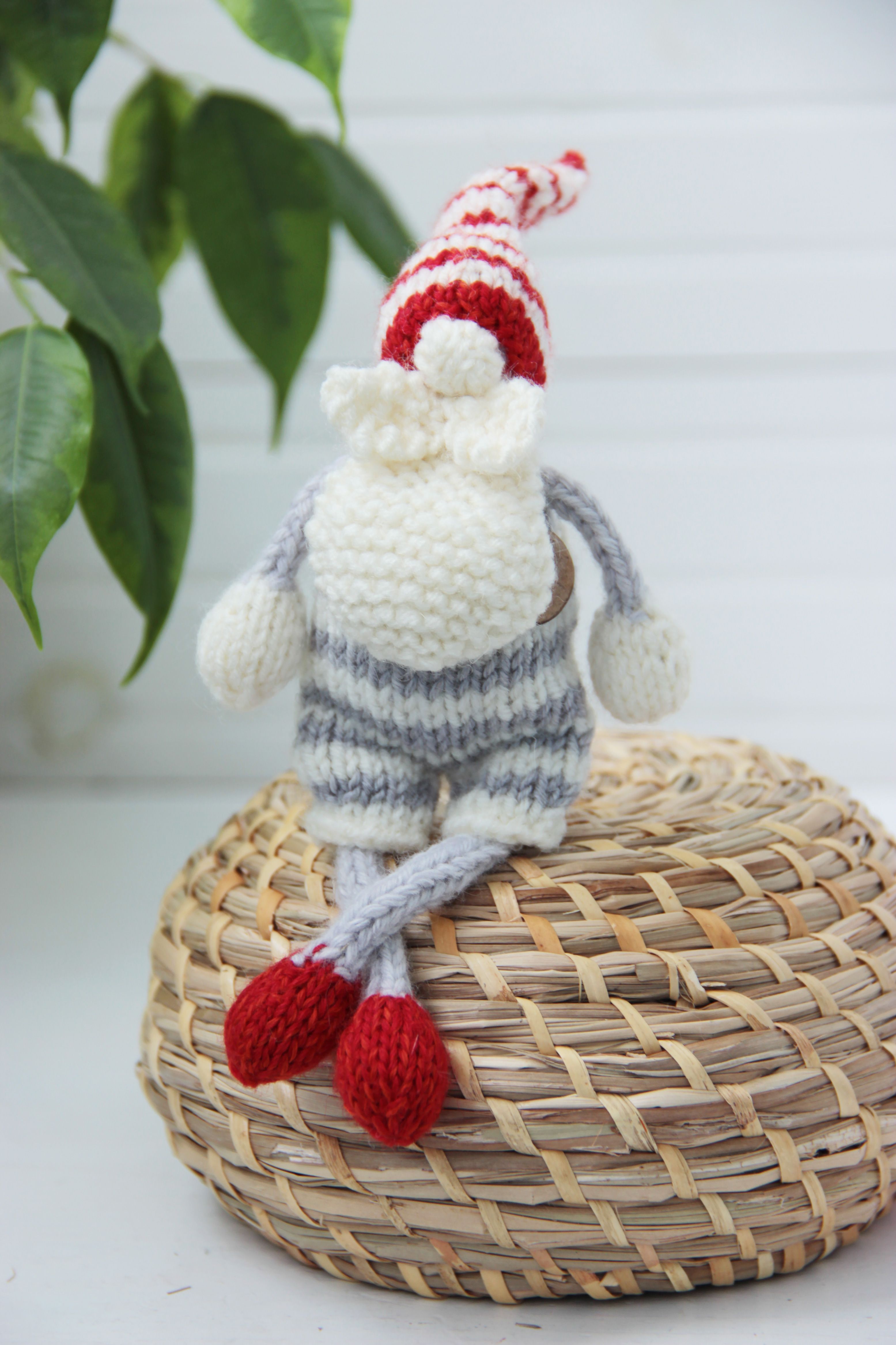 Christmas Gnome Knitting Pattern: Scandinavian Nisse Tomte Toy