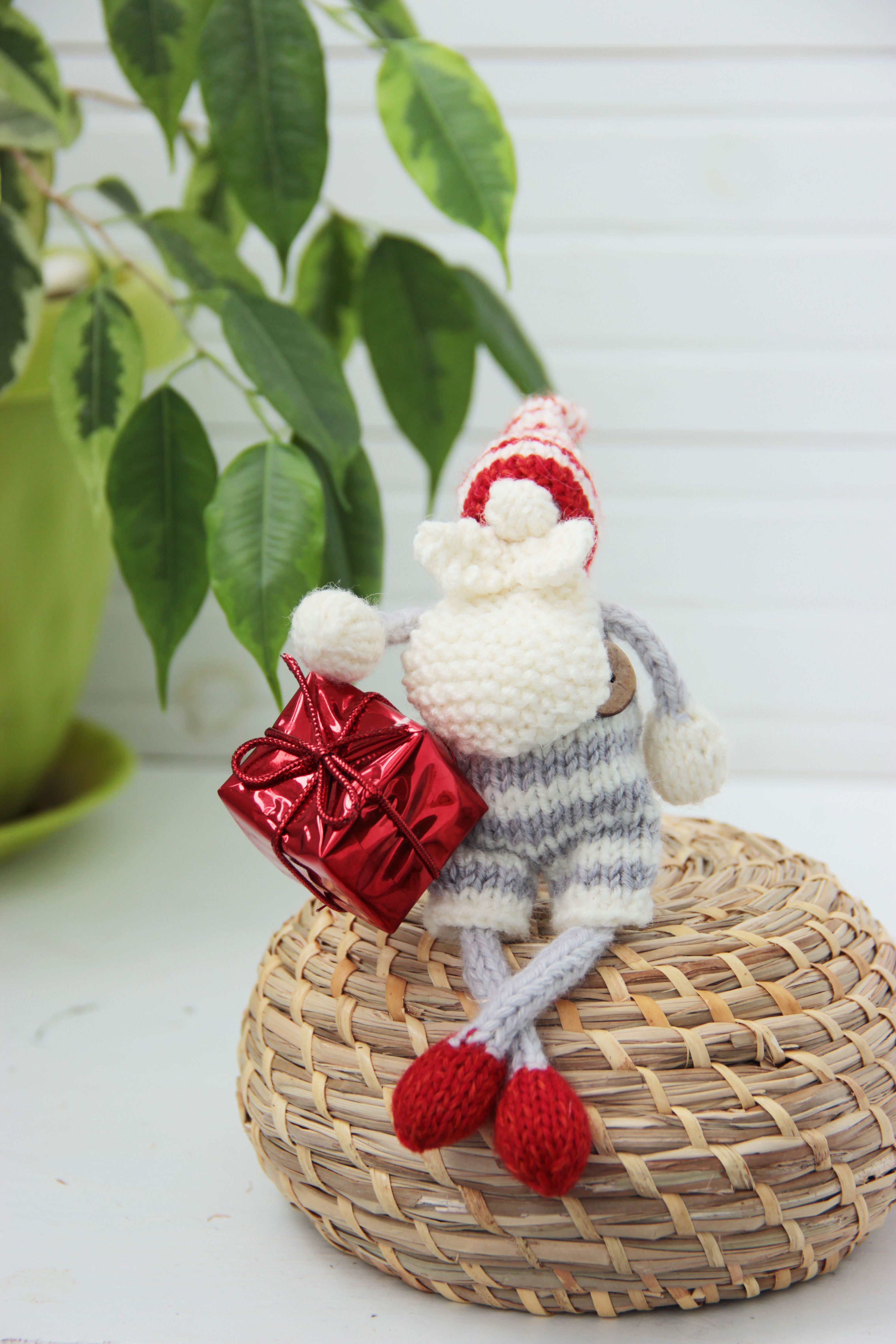 Christmas Gnome Knitting Pattern: Scandinavian Nisse Tomte Toy