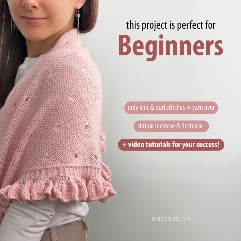 A woman is wearing a light pink lace triangle scarf draped over her shoulders, which features small decorative holes and a ruffled edge. The scarf is styled over a white long-sleeved top, creating a soft and feminine look. The background is plain and neutral, emphasizing the scarf. Text on the image highlights that the project is suitable for beginners and mentions the methods used, along with a call to action for video tutorials. The overall color scheme is soft and inviting, centered around pa